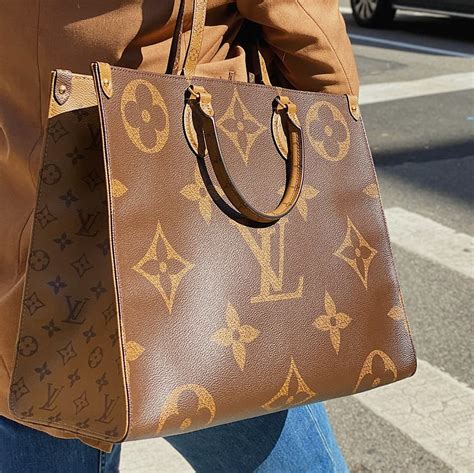 louis vuitton onthego monogram.